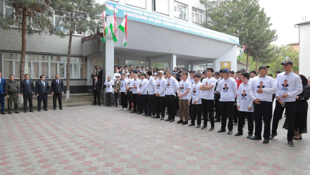 ПОСДОРОНИ МАРЗУ БУМИ ВАТАН: НАЗДИК 200 НАФАР ХАТМКУНАНДАГОНИ ДОНИШКАДАИ ПОЛИТЕХНИКӢ БА ХИЗМАТИ МОДАР –ВАТАН САФАРБАР ГАРДИДАНД