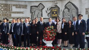 ИШТИРОКИ УСТОДОНУ ДОНИШҶӮЁНИ ДОНИШКАДА ДАР ҶАШНИ 81 СОЛАГИИ ҒАЛАБА