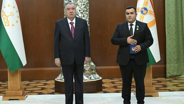 Сарфароз гардидан бо медали «Хизмати шоиста»